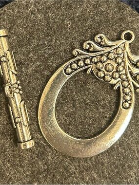 Giant Toggle Clasp